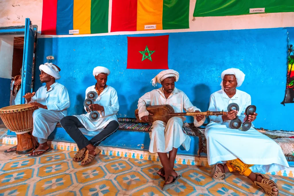 Grupo gnawa tocando en Khamlia el día 4