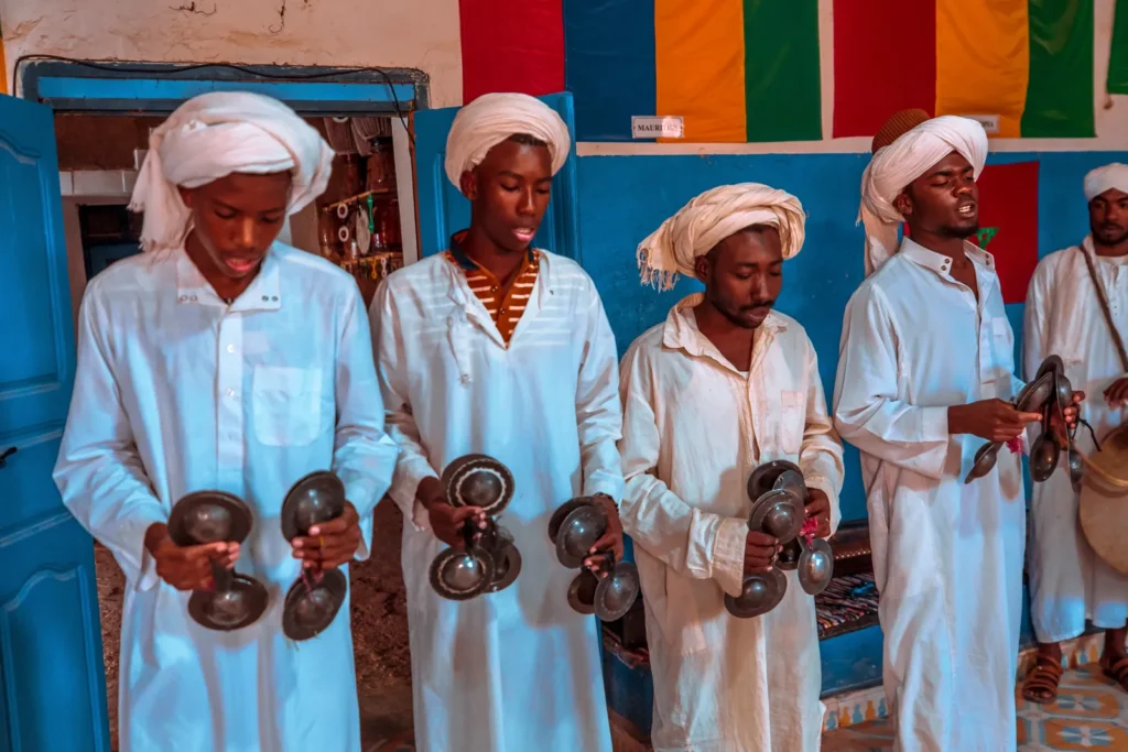 Musicisti gnawa a Khamlia, vicino a Merzouga